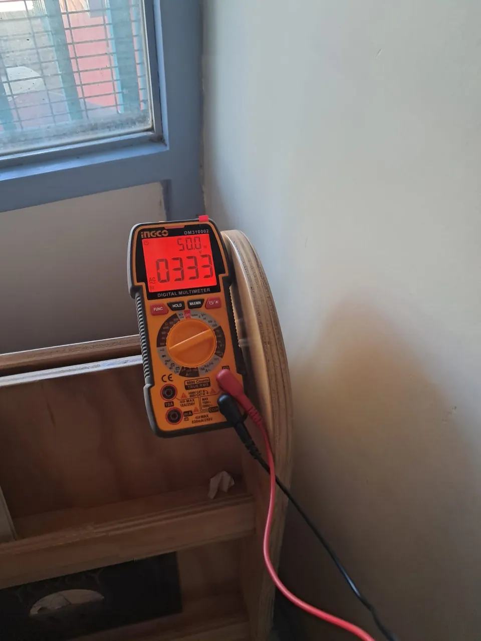 Medición eléctrica con pinza amperimétrica