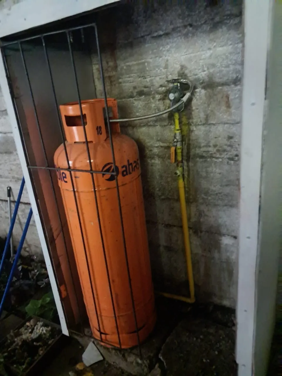 Instalación de regulador de cilindro de gas