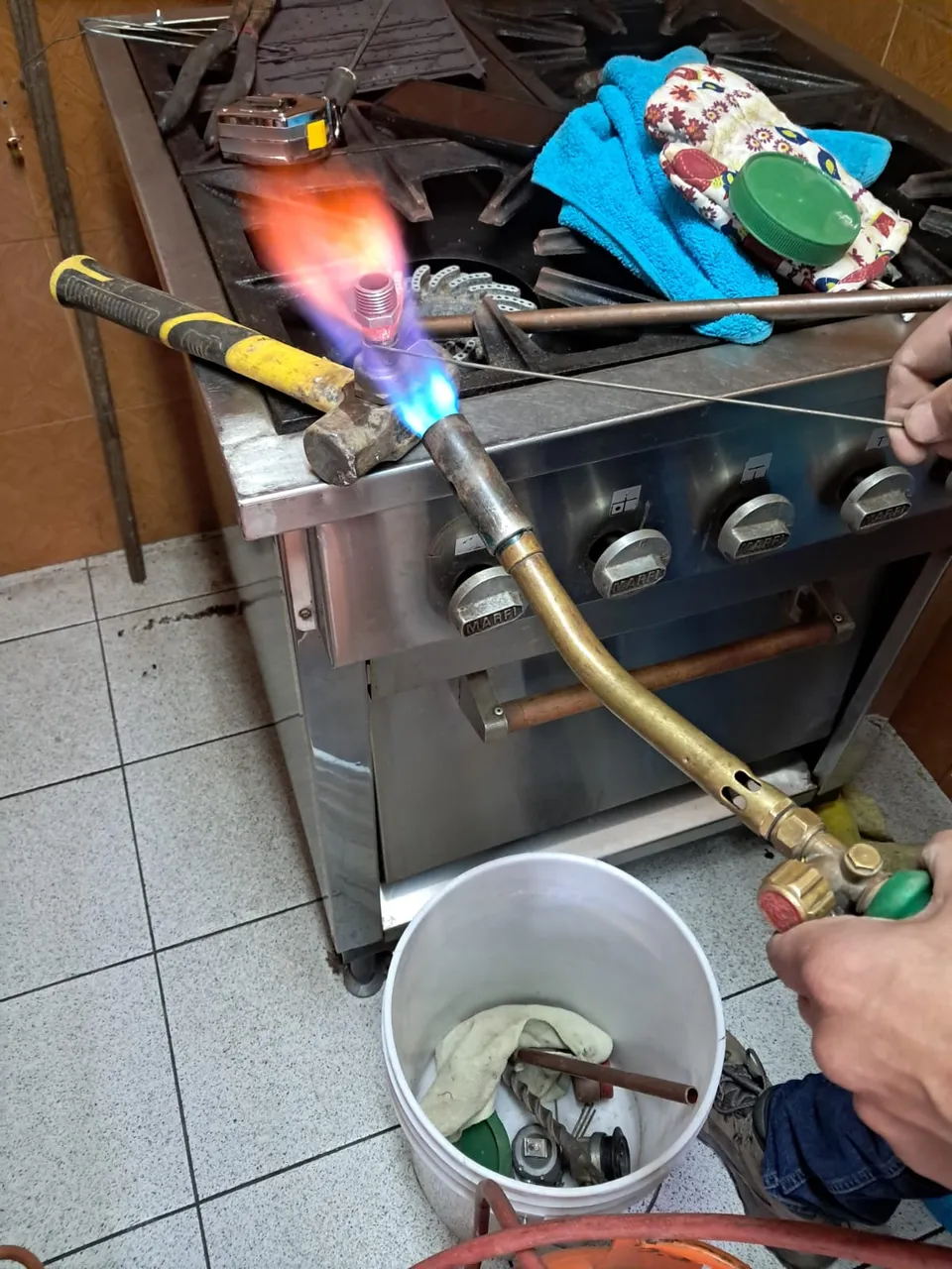 Instalación y soldadura de red de gas