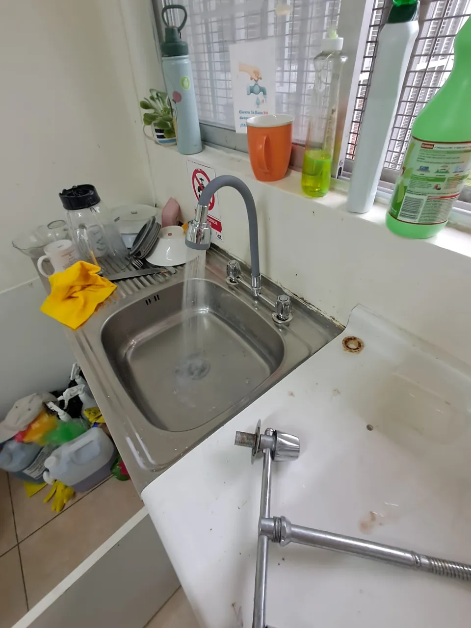 Instalación de grifería de cocina