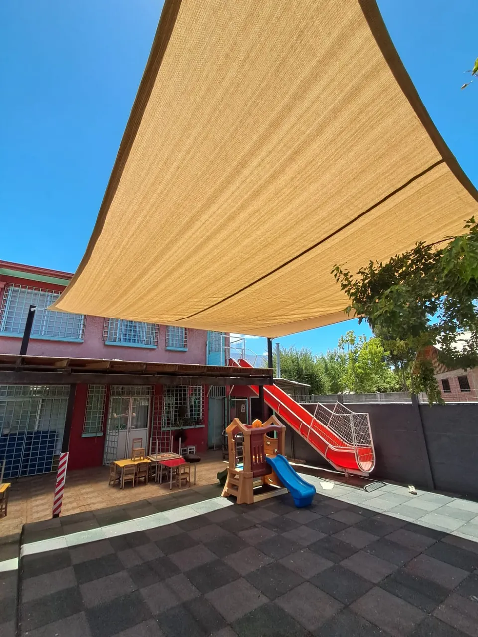 Instalación de toldo o vela de sombra